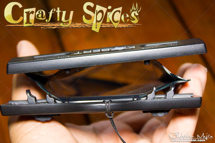 Kobert Waterproof Case WPC-007 close up of the opening of the case