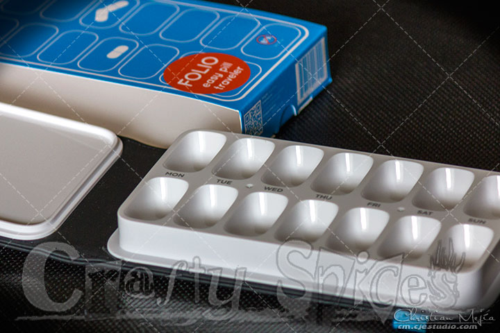 Sabi FOLIO strap + go weekly travel pill box Sabi FOLIO strap + go weekly travel pill box
