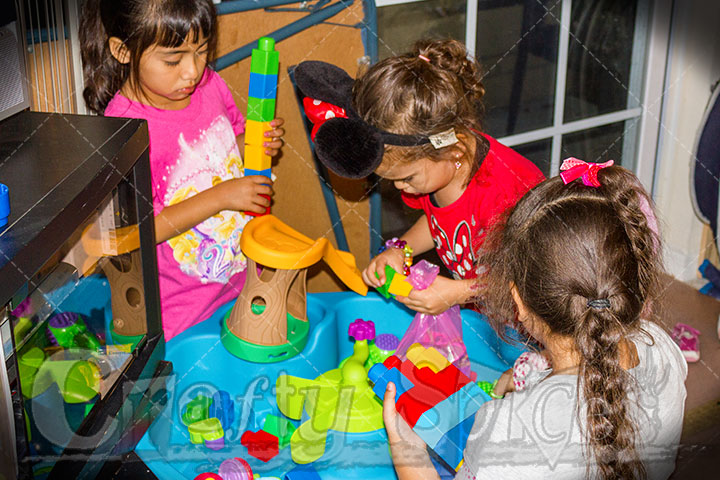 Kira & Friends playing with the Step2 Duck Pond Water Table Kira & Friends playing with the Step2 Duck Pond Water Table